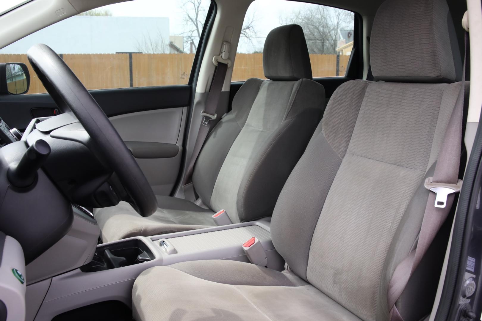 2013 GRAY HONDA CR-V LX 2WD 5-Speed AT (3CZRM3H38DG) with an 2.4L L4 DOHC 16V engine, 5-SPEED AUTOMATIC transmission, located at 420 E. Kingsbury St., Seguin, TX, 78155, (830) 401-0495, 29.581060, -97.961647 - Photo#16